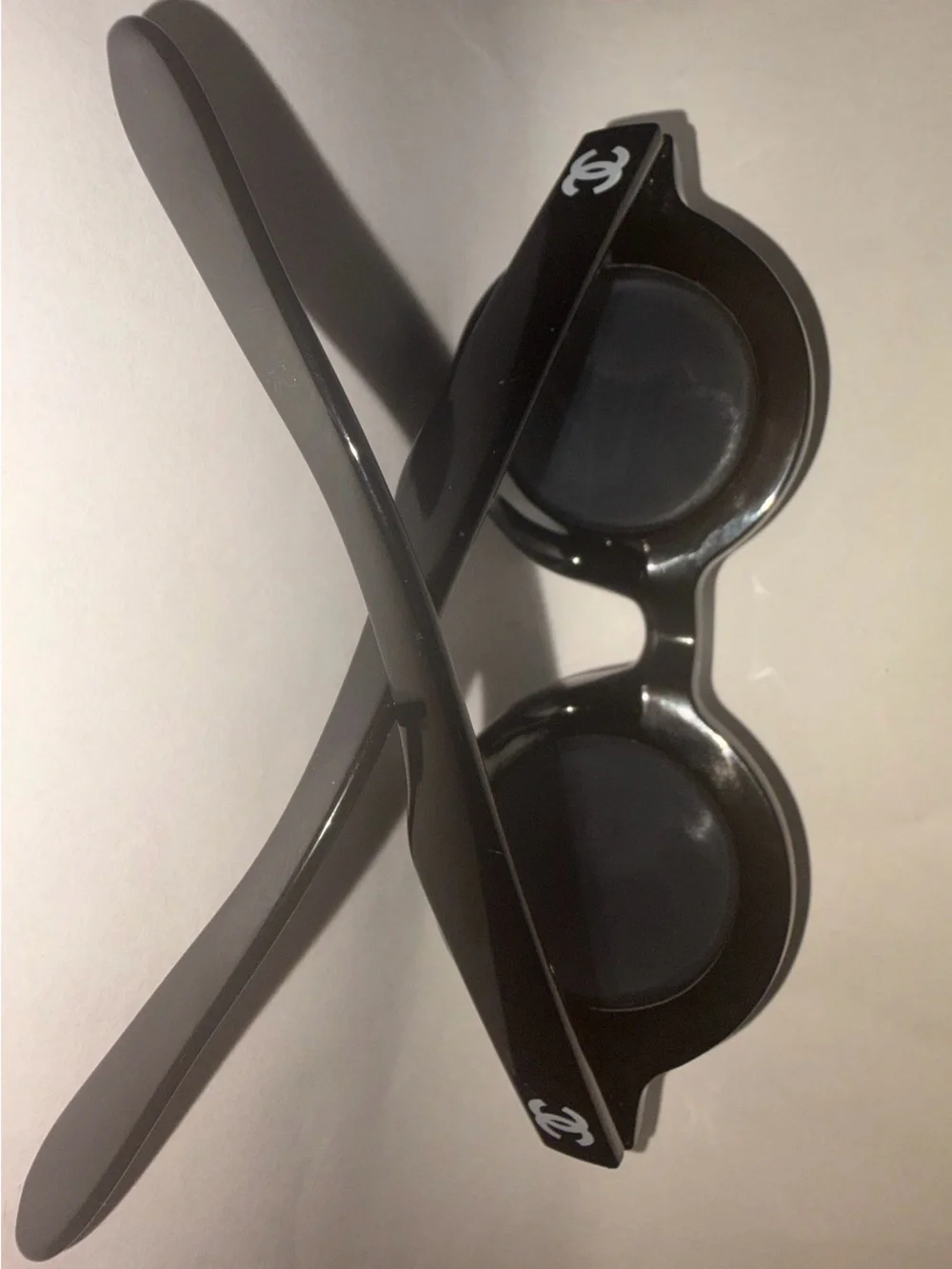 🕶️ Vintage Round Sunglasses - black/black